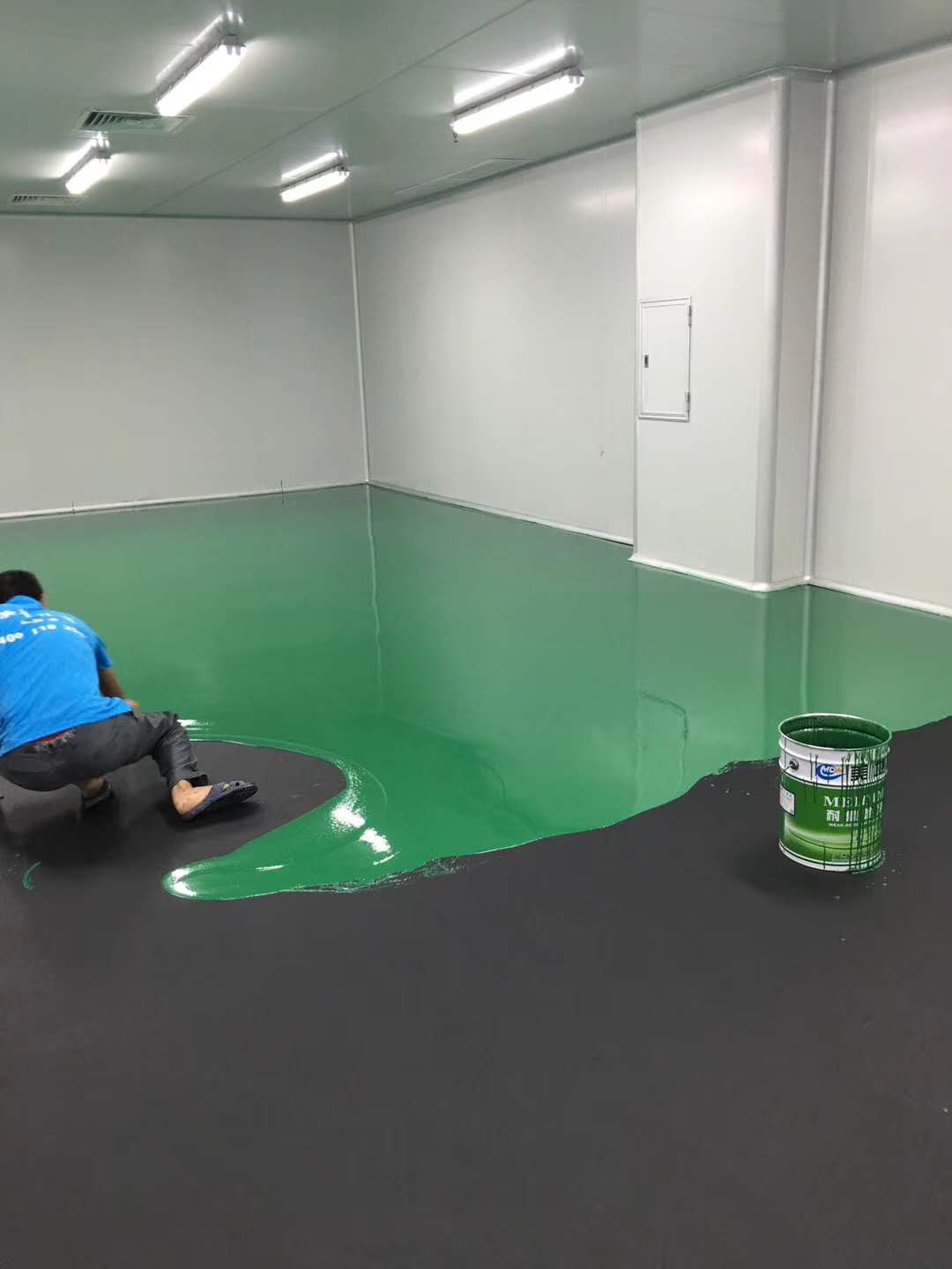 佛山水性環氧地板漆施工后出現龜裂，翹皮問題怎么辦